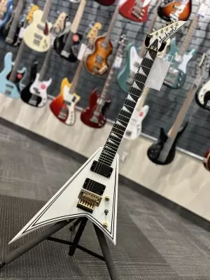 Jackson Guitars - MJ RR24 MG WHT/BLK PNS WC 2